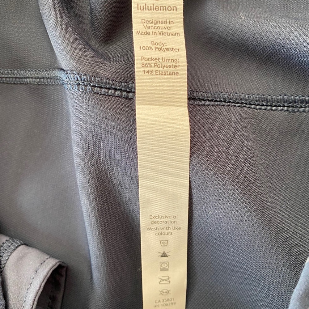 On the Fly 2.5” Lululemon shorts size 10. - Picture 2 of 2